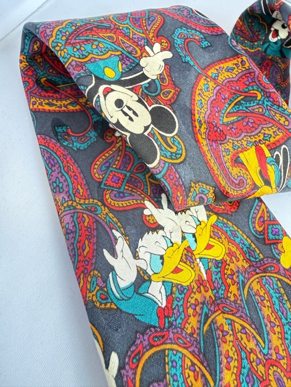 Vintage Disney Mickey & Friends Paisley Print Neck Tie 100% Silk Pluto Goofy - Picture 7 of 10